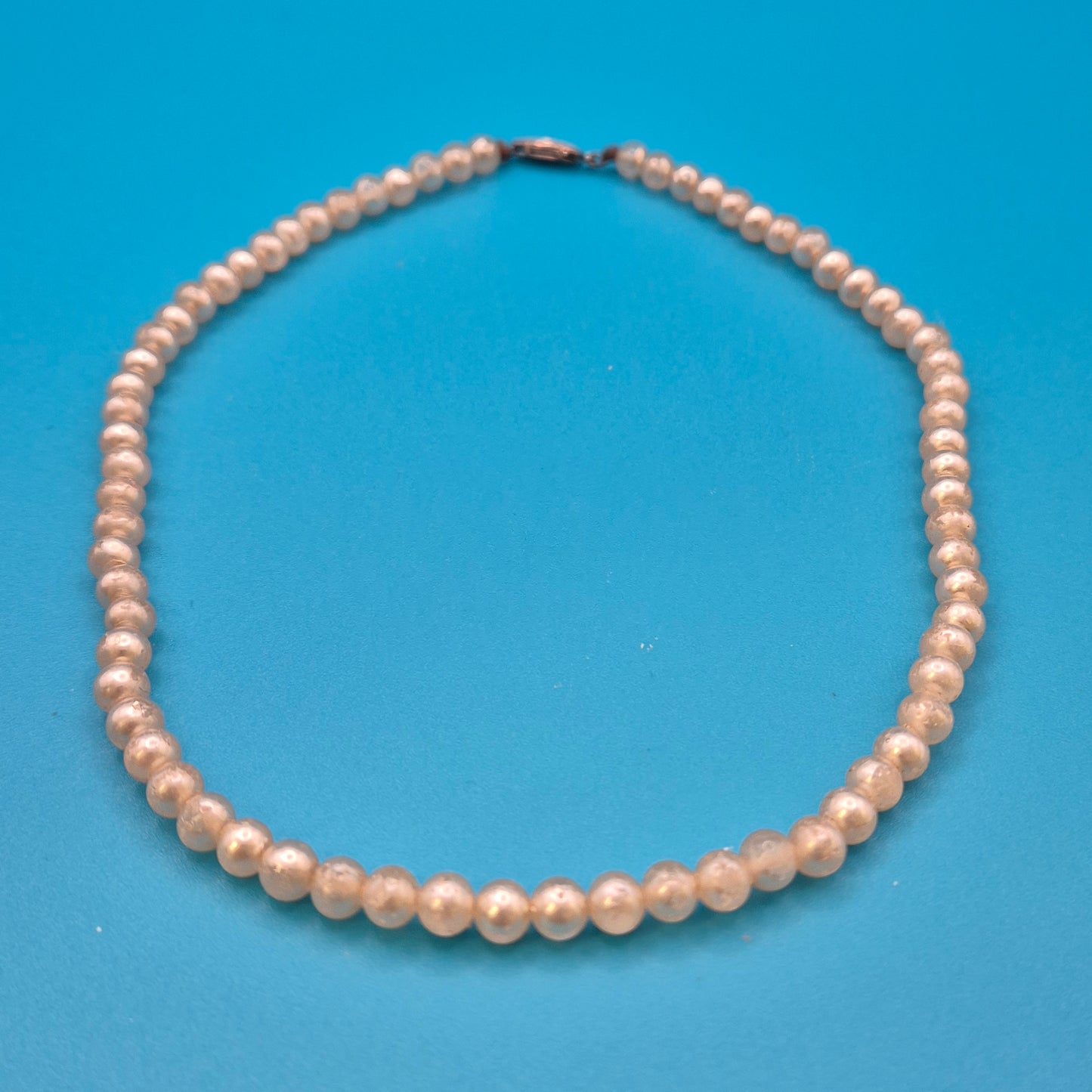 Vintage Perlenkette mit klassischem Steckverschluss