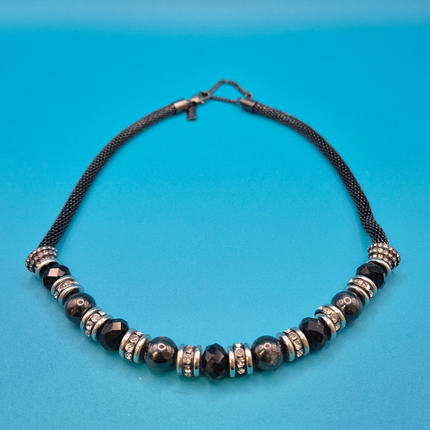 Elegante Vintage TOSH Statement-Kette mit schwarzen facettierten Perlen