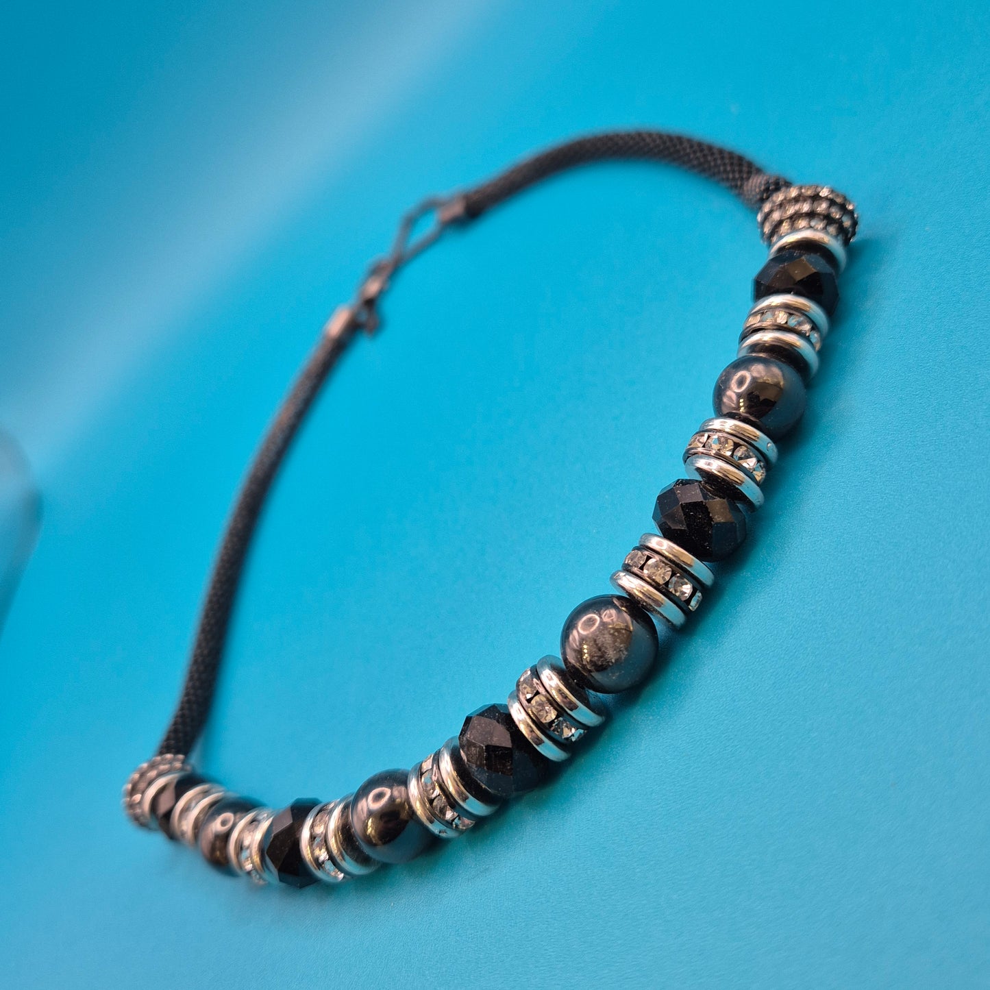 Elegante Vintage TOSH Statement-Kette mit schwarzen facettierten Perlen