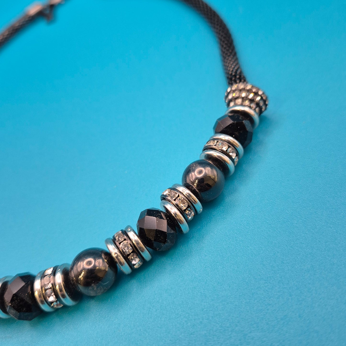 Elegante Vintage TOSH Statement-Kette mit schwarzen facettierten Perlen