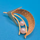 Vintage Designer Brosche in Halbmond-Optik mit zwei Perlen Goldfarben