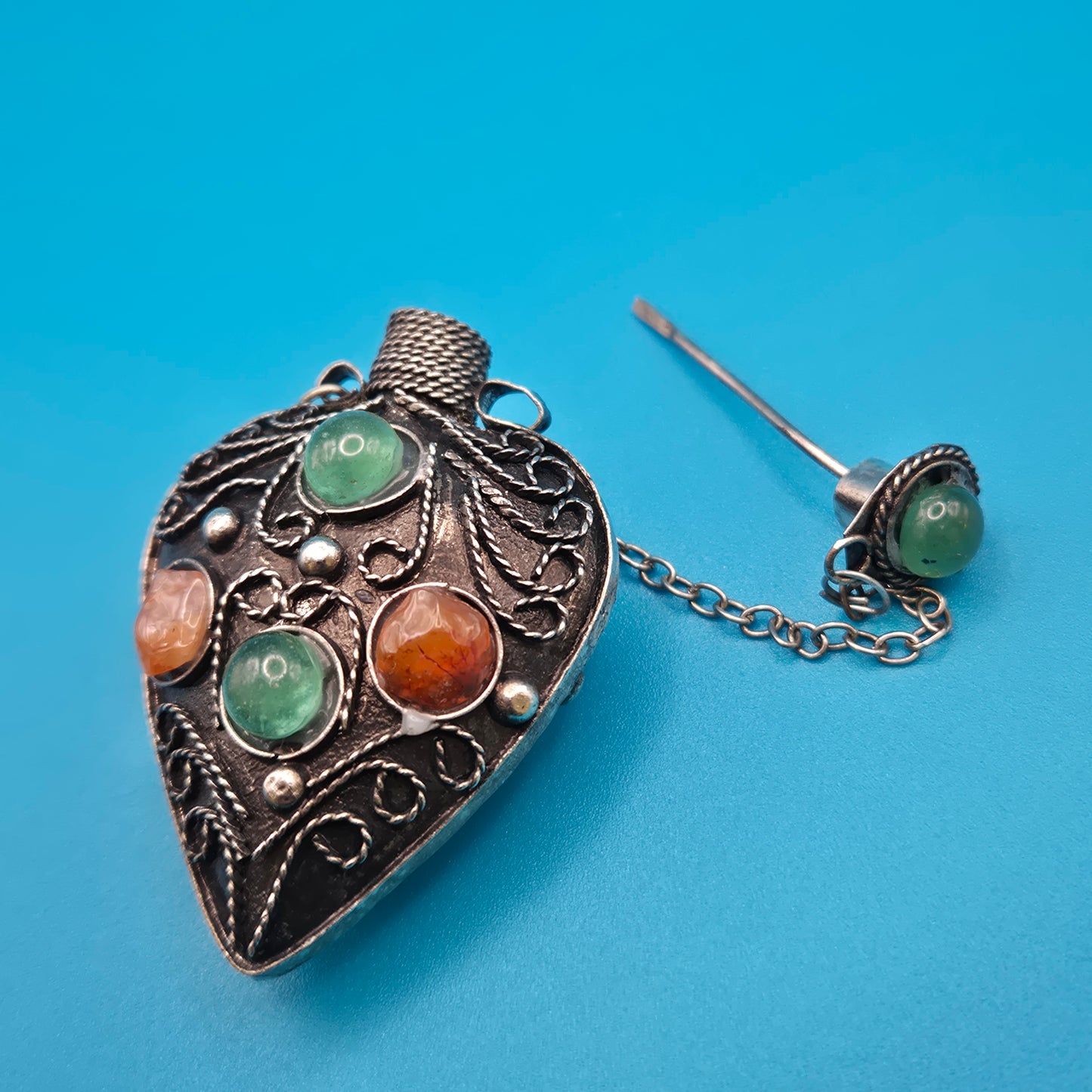 Vintage Flakon Anhänger im orientalischen Filigran-Design mit Schmucksteinen