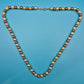 Elegante Vintage-Kette mit grauen Perlen und goldenen Elementen