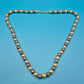 Elegante Vintage-Kette mit grauen Perlen und goldenen Elementen