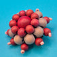Vintage Holzperlen-Brosche Kugel-Design in Rot und Natur Tönen