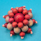 Vintage Holzperlen-Brosche Kugel-Design in Rot und Natur Tönen