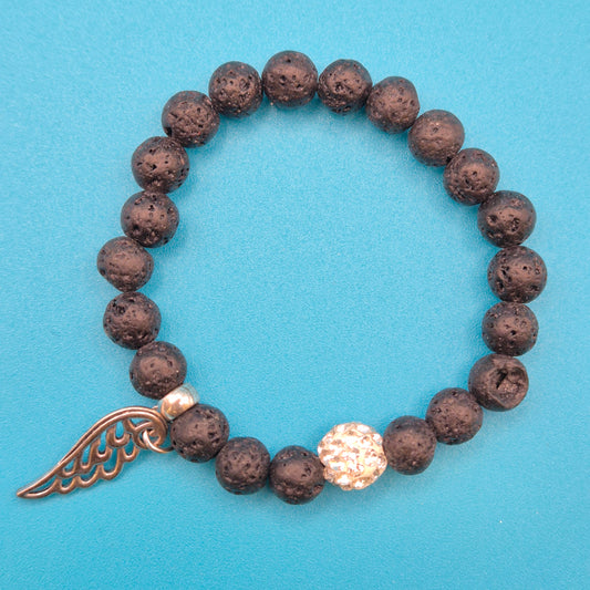 Elegantes Lavastein-Armband mit Engelsflügel-Anhänger und Strass-Akzent