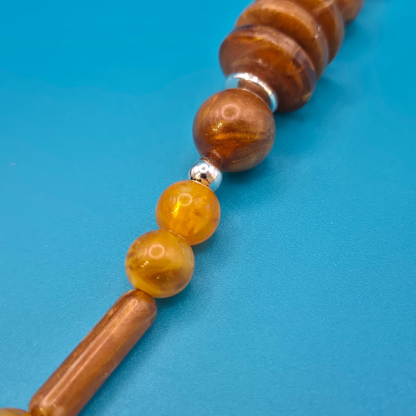 Boho-Statement Kette mit Holzperlen und bernsteinfarbenen Akzenten