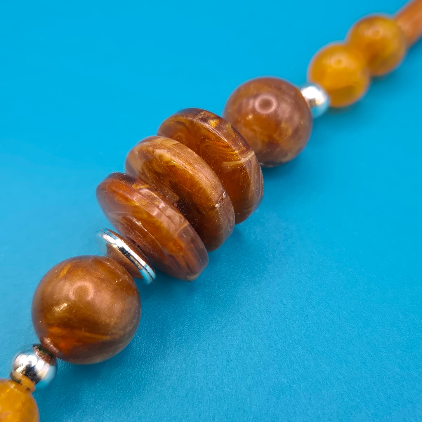 Boho-Statement Kette mit Holzperlen und bernsteinfarbenen Akzenten