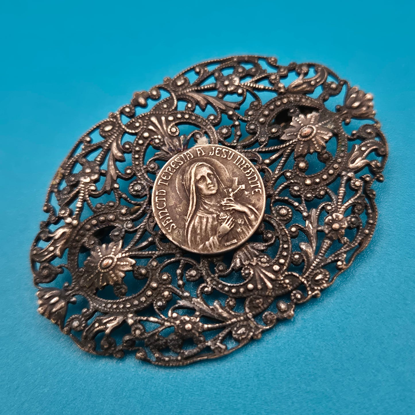 Vintage Brosche St. Theresia vom Kinde Jesu Filigraner Schmuck