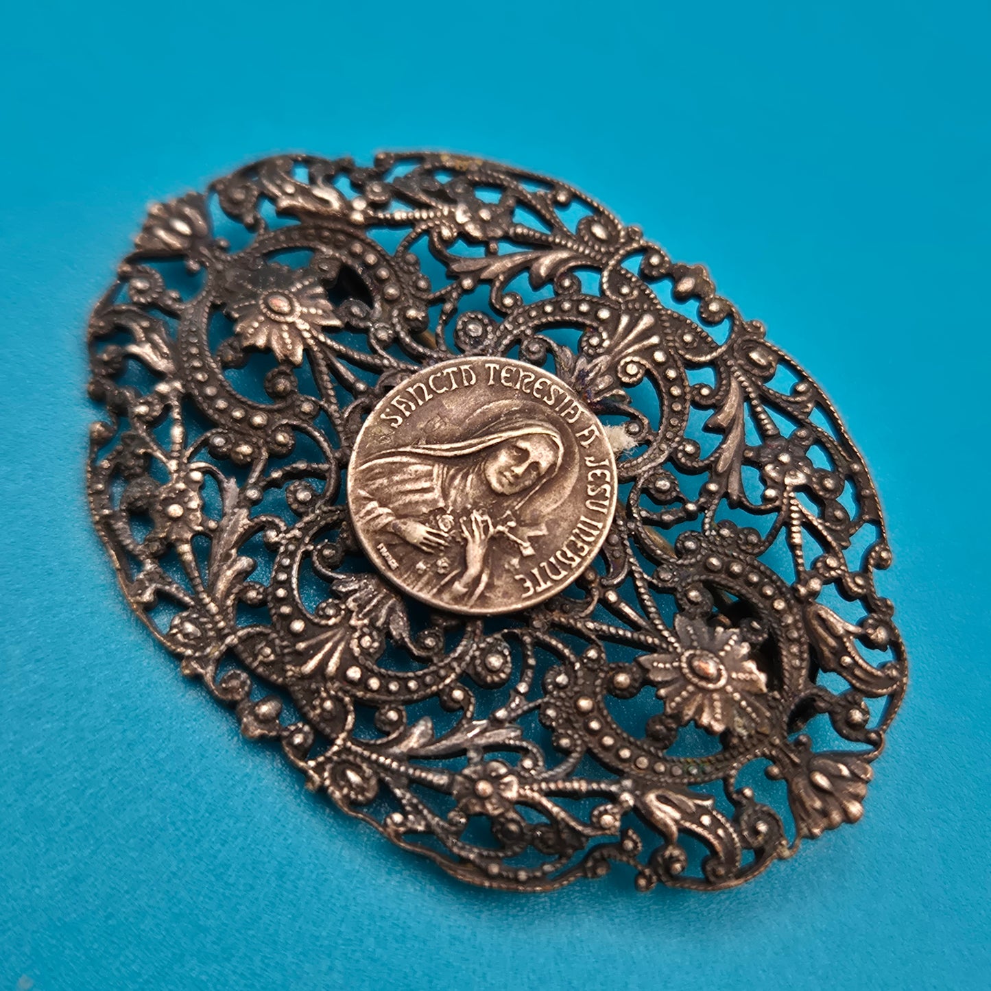 Vintage Brosche St. Theresia vom Kinde Jesu Filigraner Schmuck