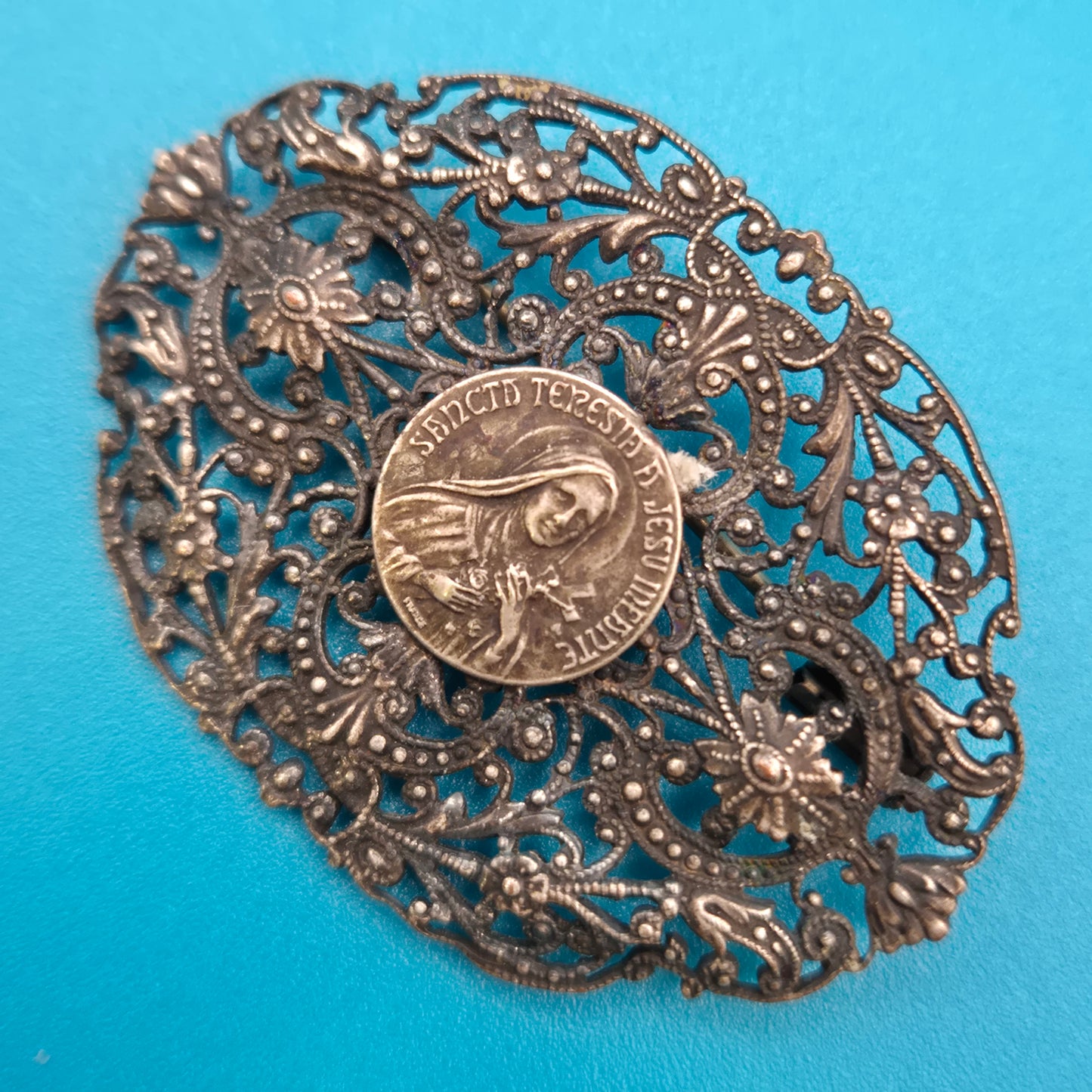 Vintage Brosche St. Theresia vom Kinde Jesu Filigraner Schmuck