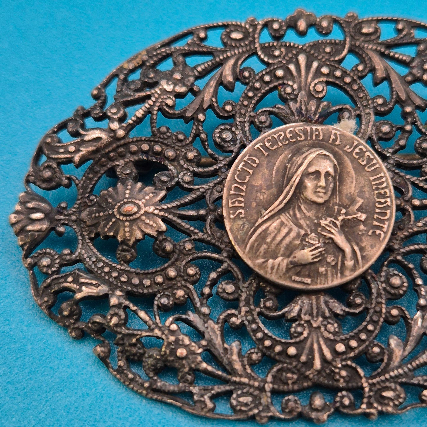 Vintage Brosche St. Theresia vom Kinde Jesu Filigraner Schmuck