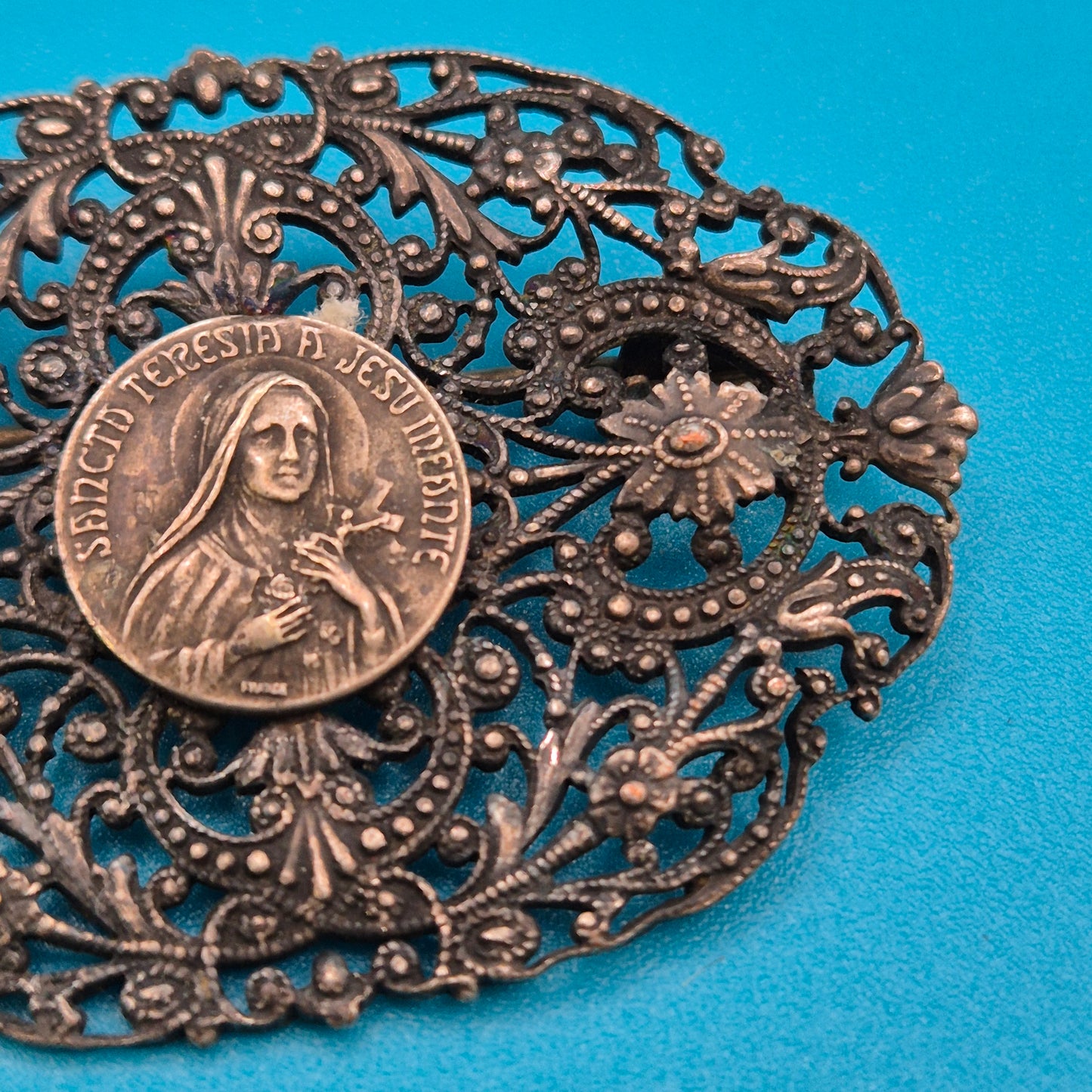 Vintage Brosche St. Theresia vom Kinde Jesu Filigraner Schmuck