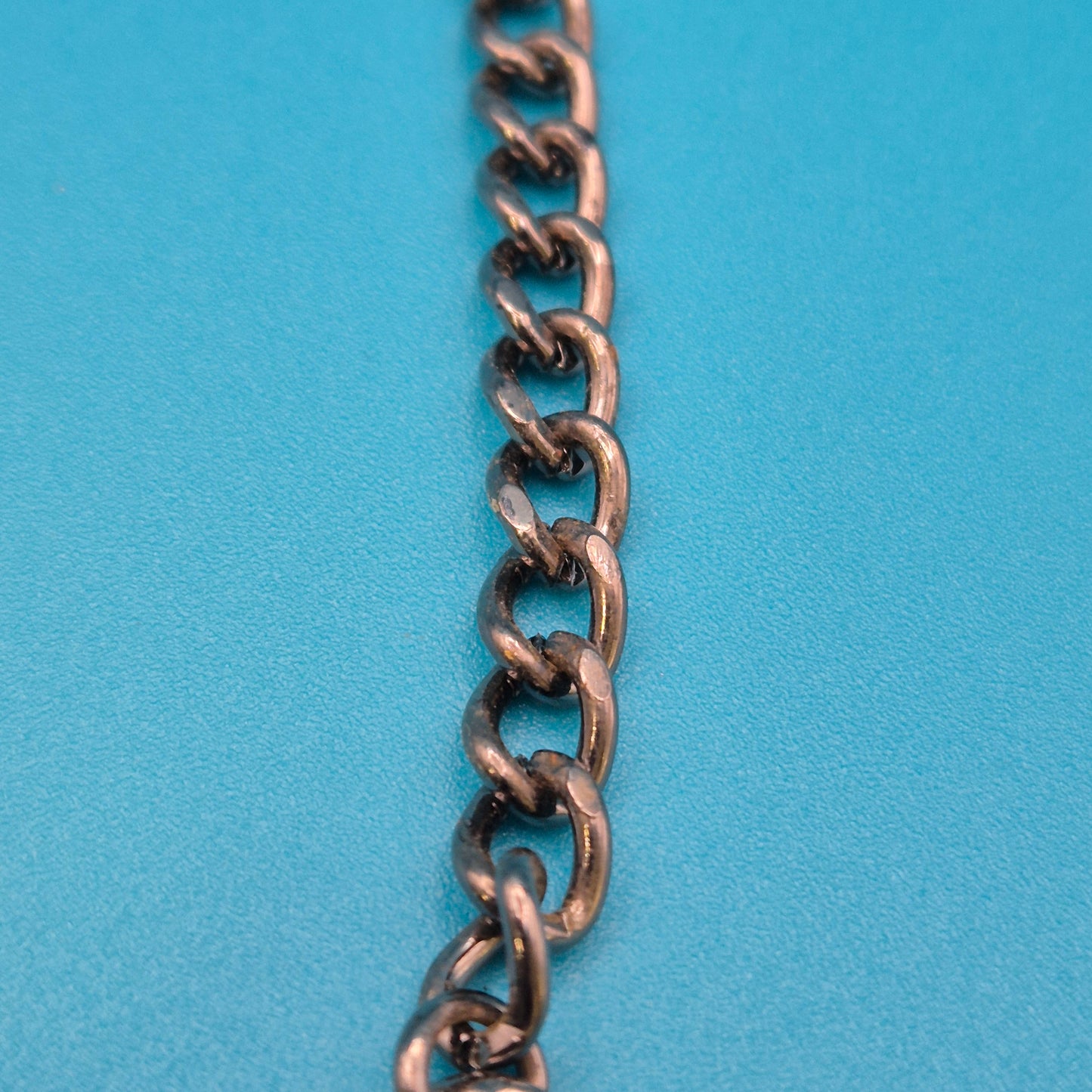 Vintage Statement-Kette mit geschliffenen Schmucksteinen in Anthrazit-Optik