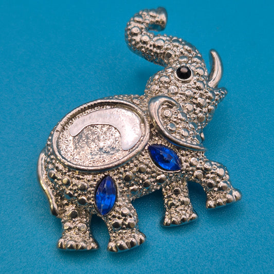 Vintage Elefanten-Brosche in Silber-Optik mit blauen Zirkonia-Akzenten