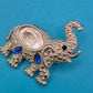 Vintage Elefanten-Brosche in Silber-Optik mit blauen Zirkonia-Akzenten
