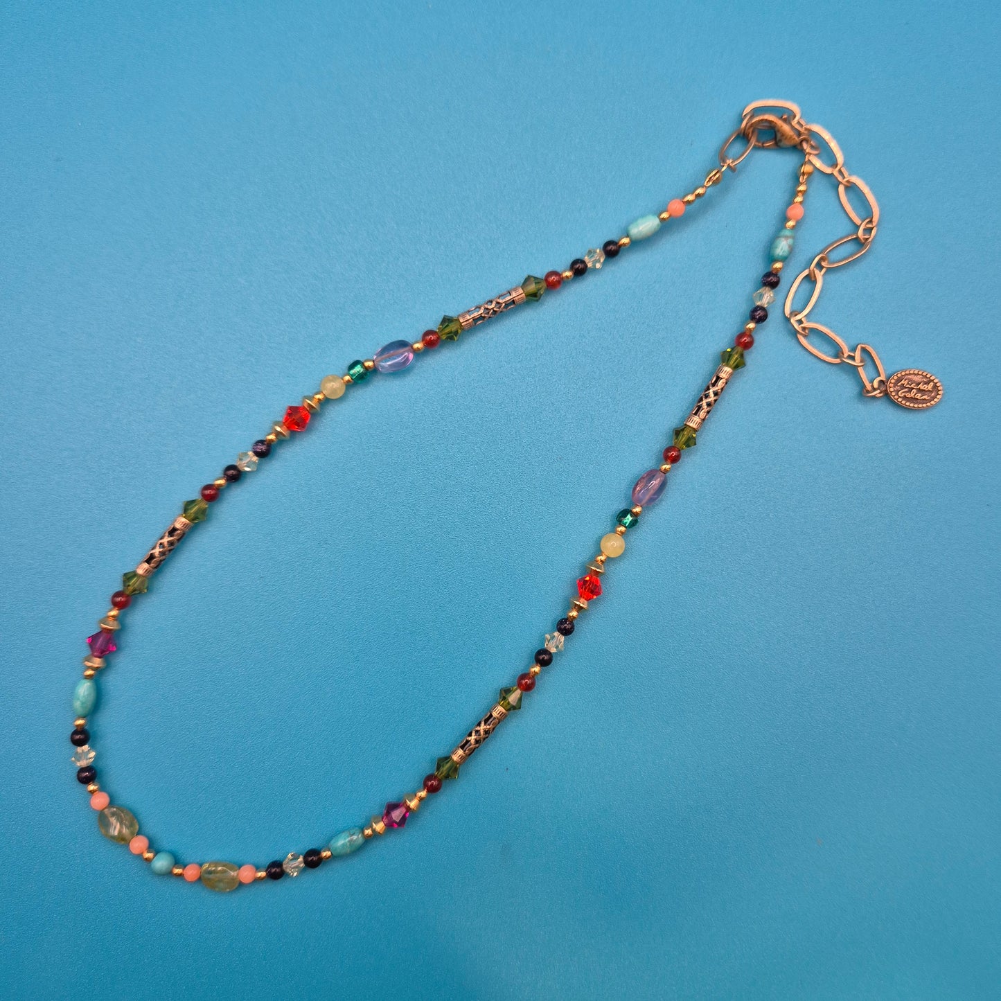 Bunte Vintage Perlenkette mit geschliffenen Kristallen und Gold-Finish