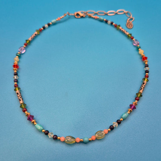 Bunte Vintage Perlenkette mit geschliffenen Kristallen und Gold-Finish