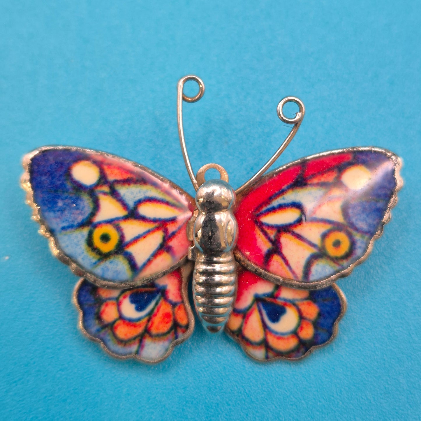 Wunderschöne Vintage Emaille Schmetterlingsbrosche mit bunten Flügeln