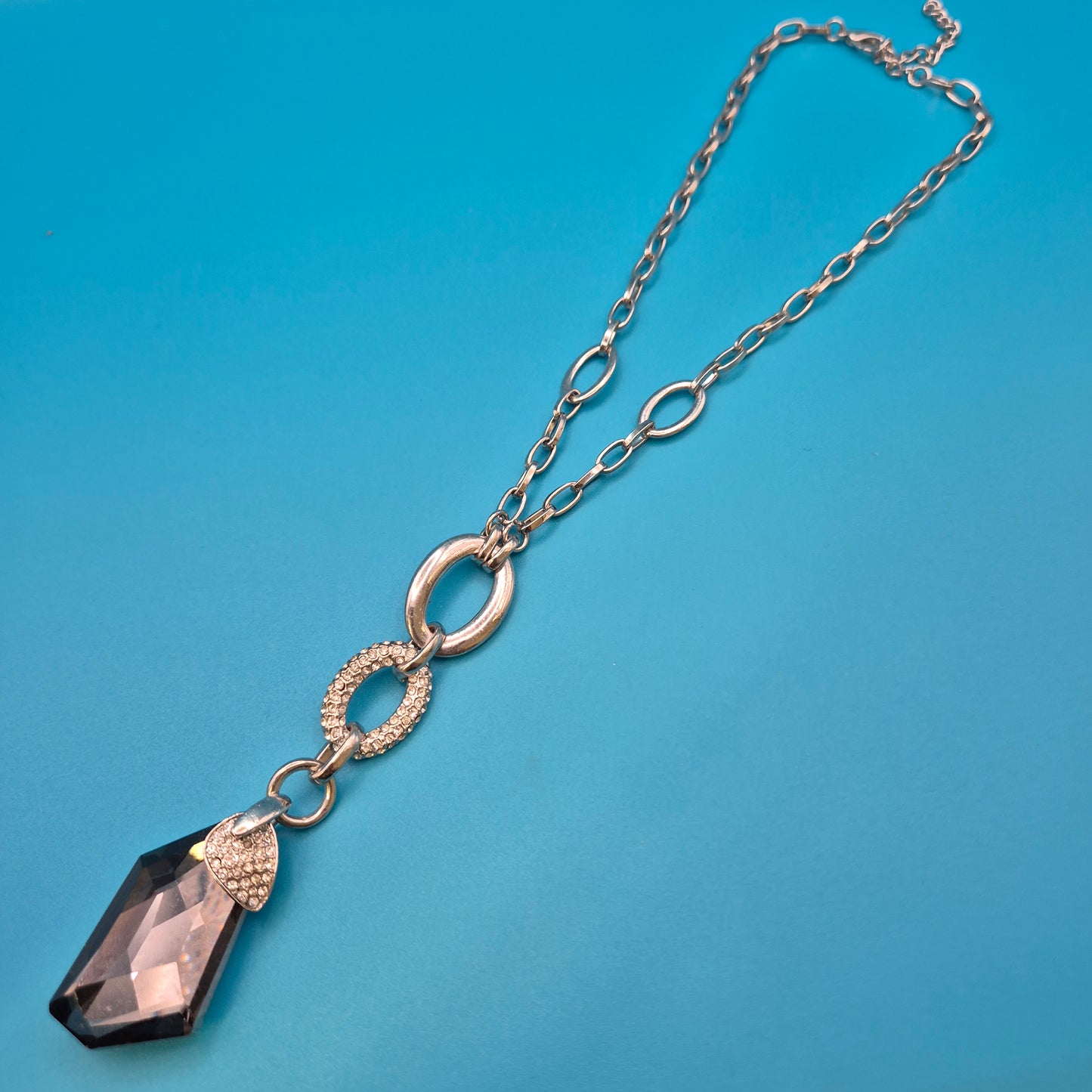 Vintage Kette mit anthrazitfarbenem Kristall-Anhänger in Silber-Optik