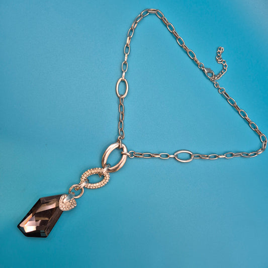 Vintage Kette mit anthrazitfarbenem Kristall-Anhänger in Silber-Optik