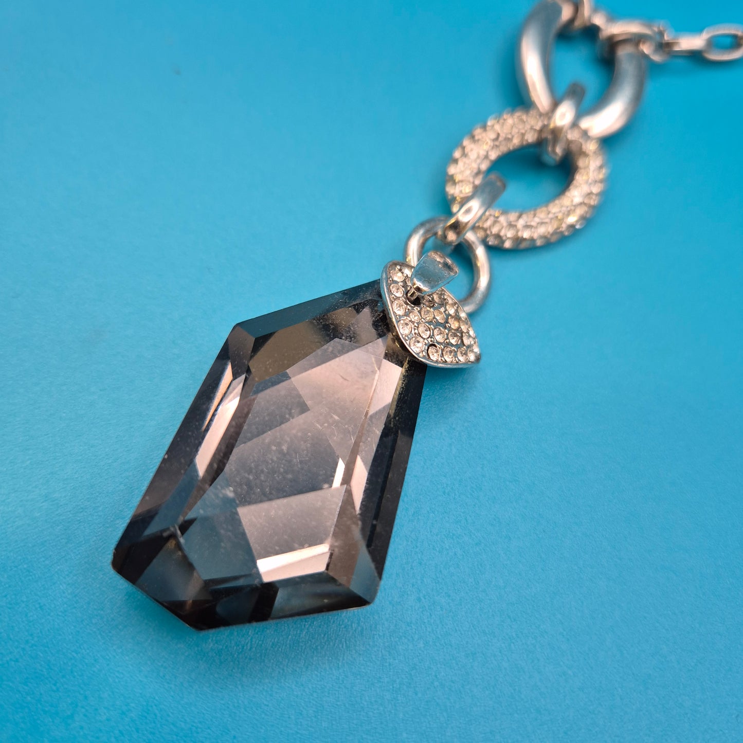 Vintage Kette mit anthrazitfarbenem Kristall-Anhänger in Silber-Optik