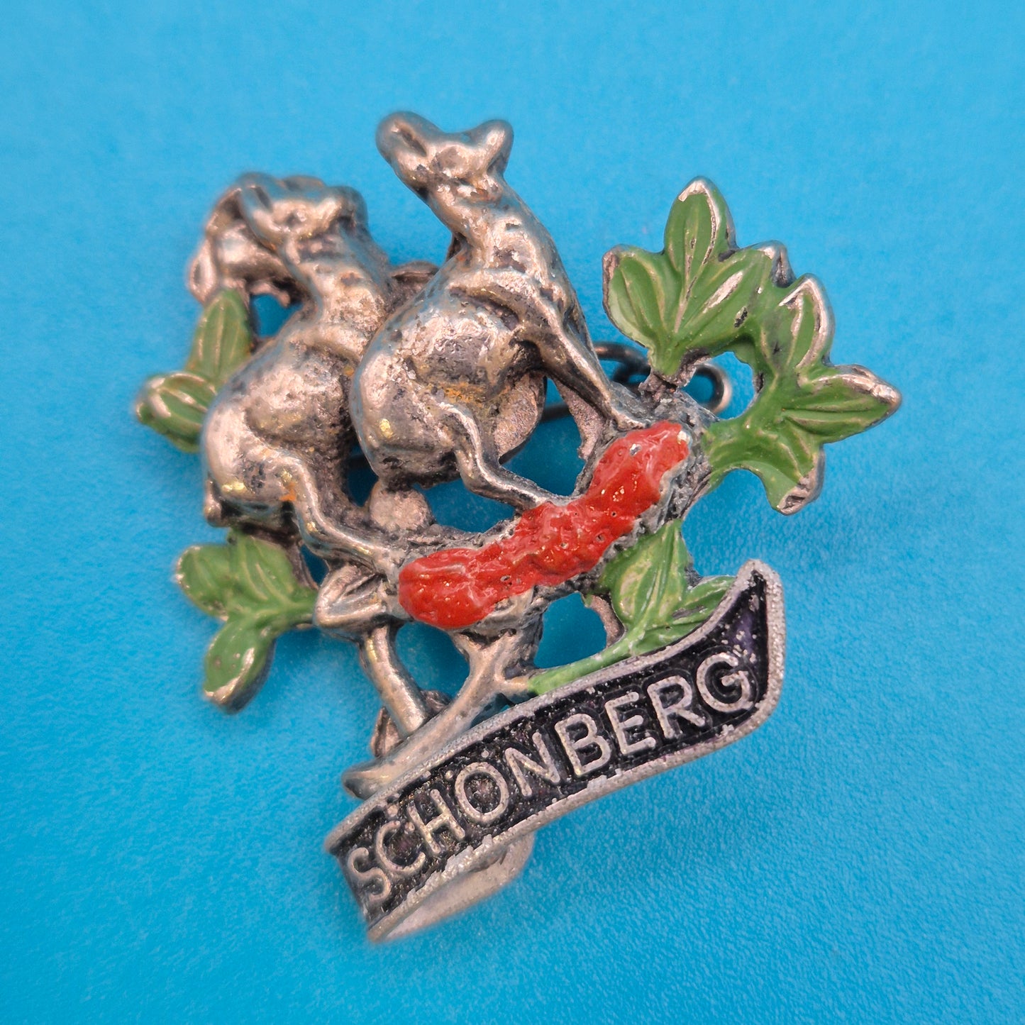 Vintage Emaille-Brosche "Schönberg" mit Bergziegen-Motiv