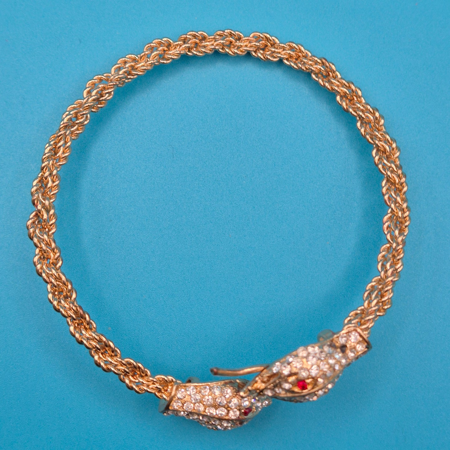 Vintage Doppel-Schlangenkopf Armreif mit Strassbesatz Goldfarben