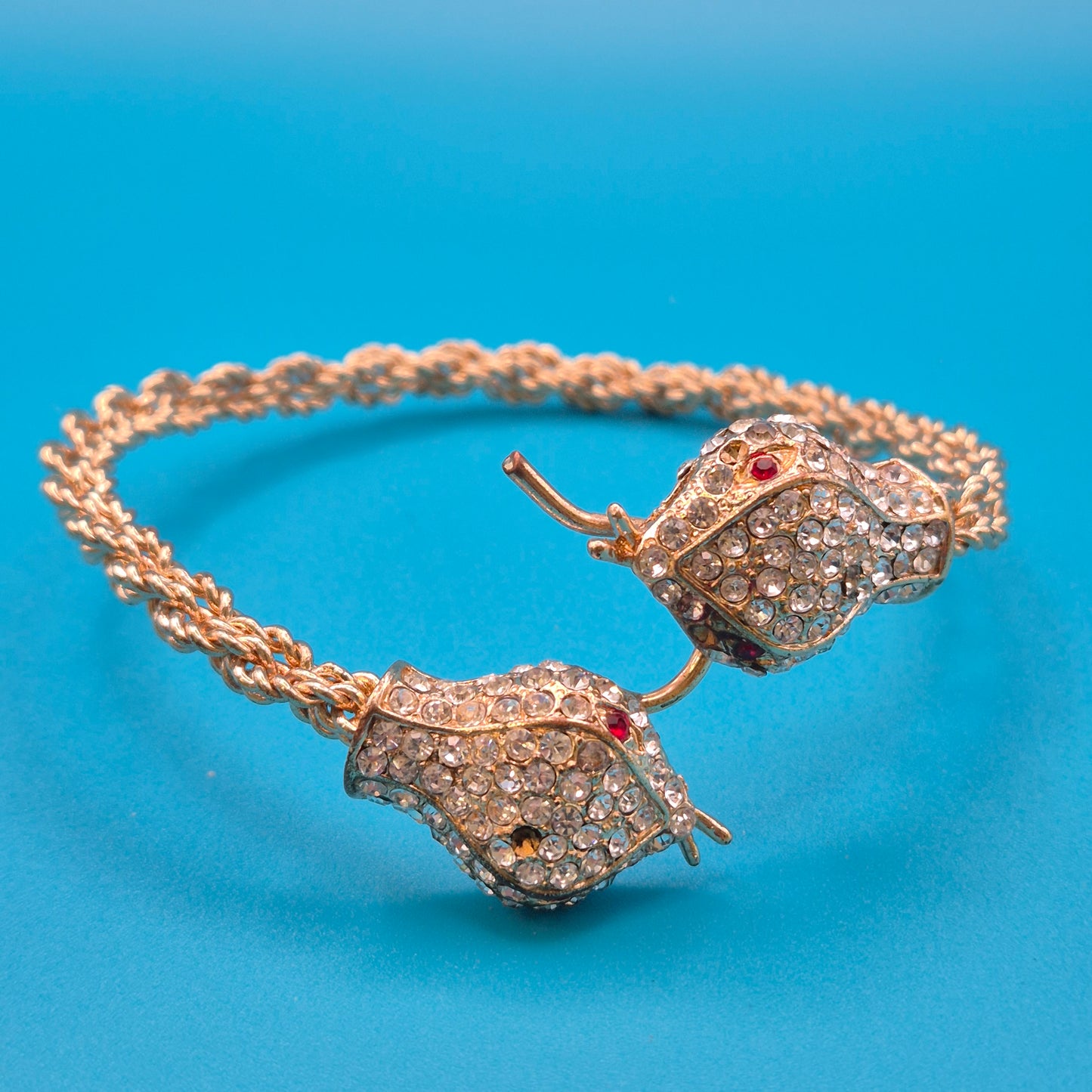 Vintage Doppel-Schlangenkopf Armreif mit Strassbesatz Goldfarben