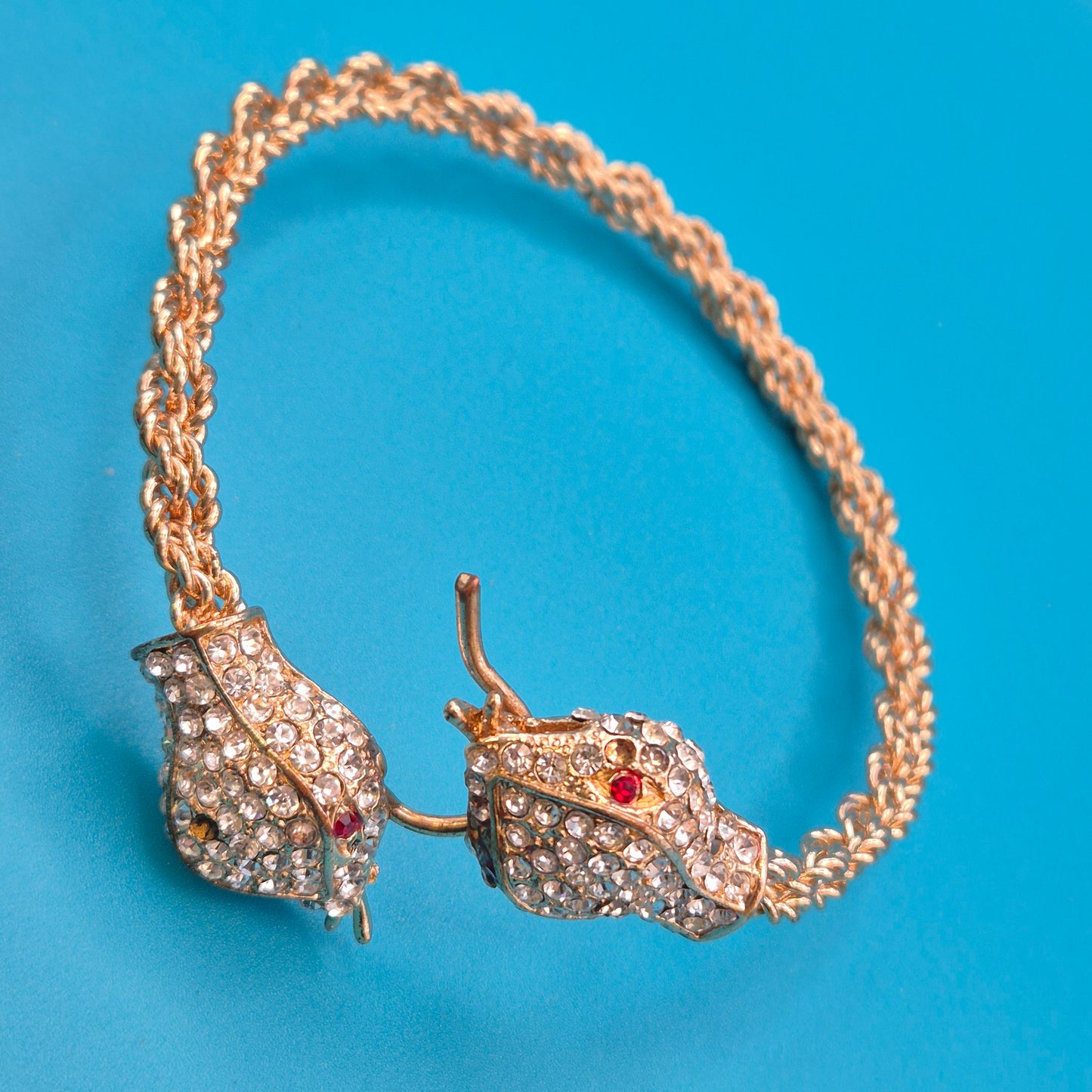 Vintage Doppel-Schlangenkopf Armreif mit Strassbesatz Goldfarben