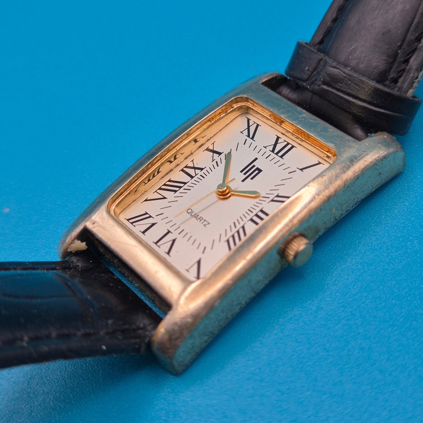 Vintage Lip Damenuhr Goldfarben Quartz mit Lederarmband