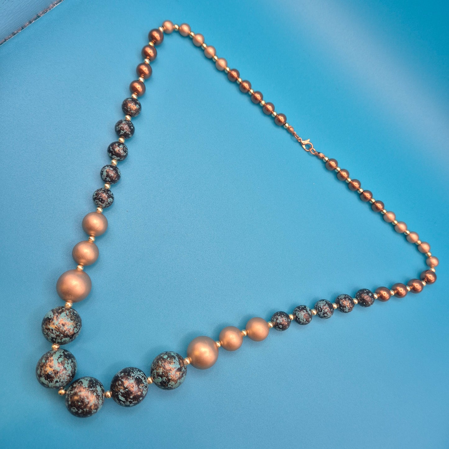 Vintage Statement-Kette mit marmorierten Kugeln in Bronze und Türkis