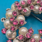 Vintage Brosche in Kranzform mit Perlen und rosa Strasssteinen