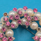 Vintage Brosche in Kranzform mit Perlen und rosa Strasssteinen
