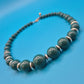 Vintage Statement Kette mit grünen Perlen und silberfarbenen Akzenten