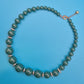 Vintage Statement Kette mit grünen Perlen und silberfarbenen Akzenten