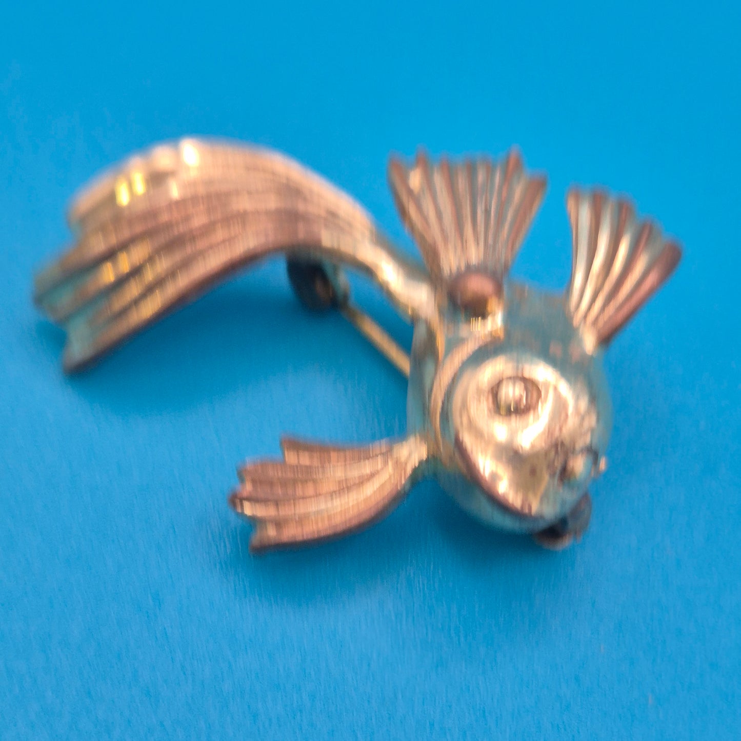 Vintage Goldfarbene Fisch-Brosche im verspielten Design
