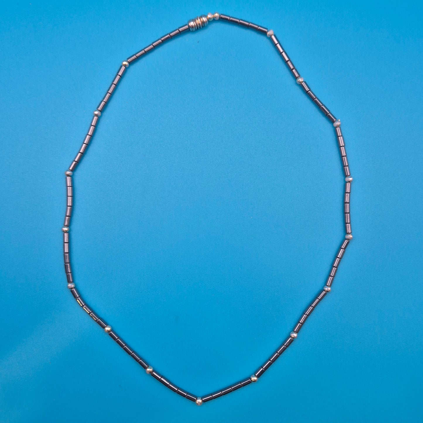 Vintage Magnet-Kette mit Hämatit-Zylindern und silberfarbenen Akzenten
