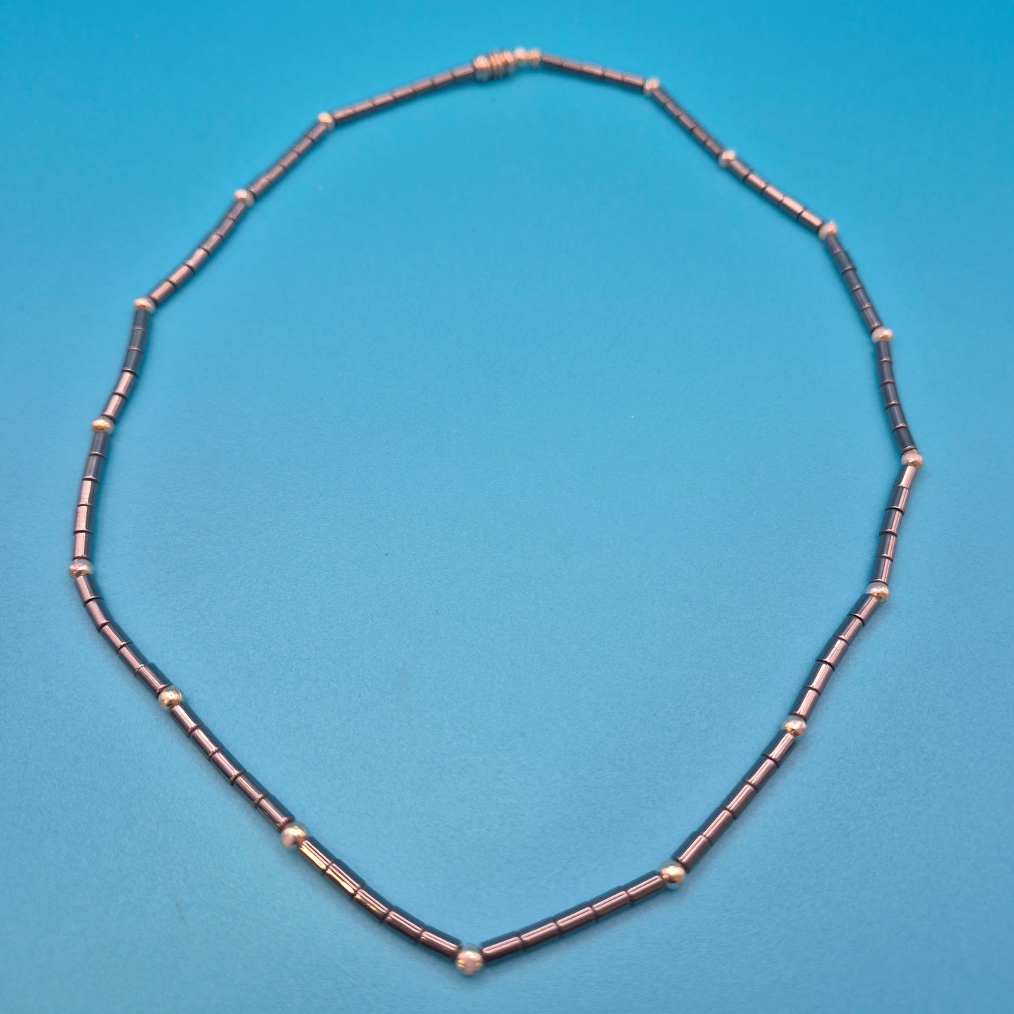 Vintage Magnet-Kette mit Hämatit-Zylindern und silberfarbenen Akzenten
