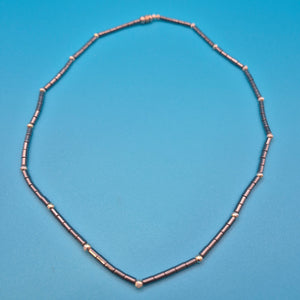 Vintage Magnet-Kette mit Hämatit-Zylindern und silberfarbenen Akzenten