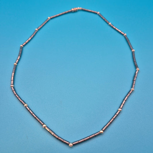 Vintage Magnet-Kette mit Hämatit-Zylindern und silberfarbenen Akzenten