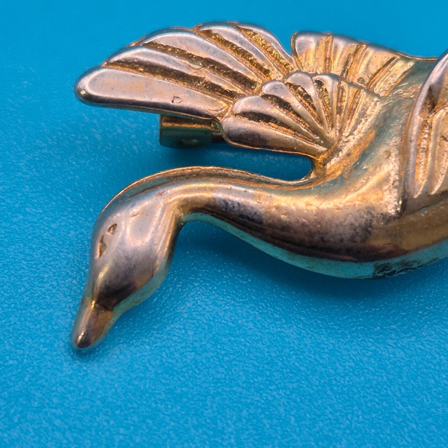 Elegante Vintage Brosche goldfarben Schwan im Flug Design