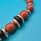 Vintage Statement Kette mit braunen Perlen und eleganten Metall-Akzenten