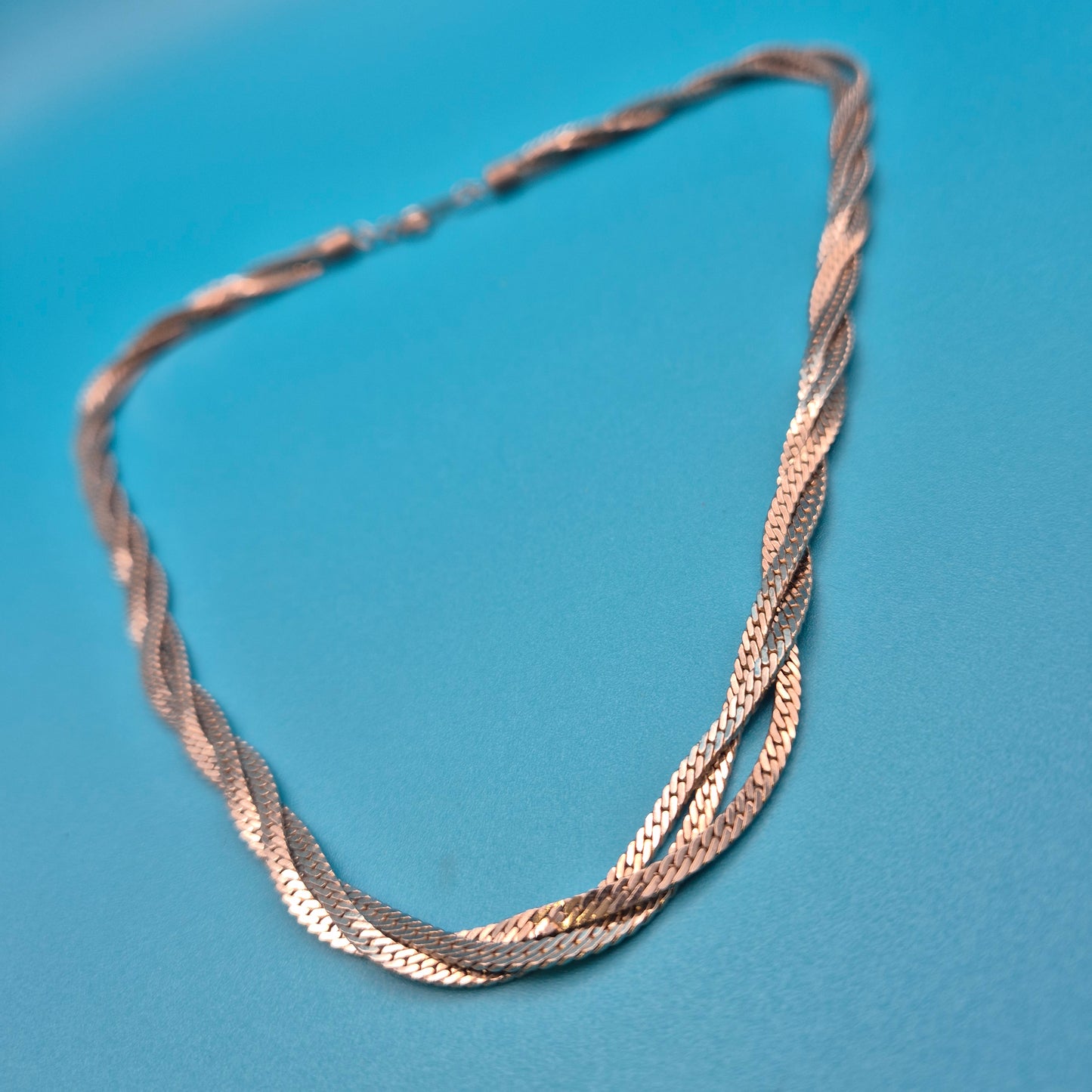 Elegante Vintage Dreireihige Kordelkette mit Fischgrätmuster
