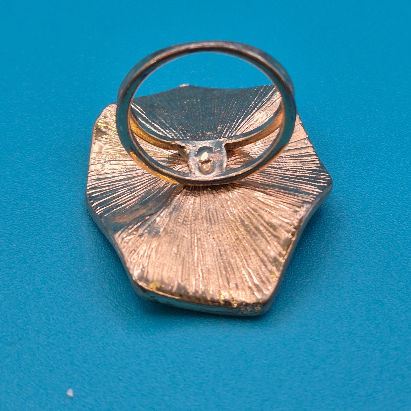 Vintage Statement-Ring mit irisierendem Stein und Strass-Besatz