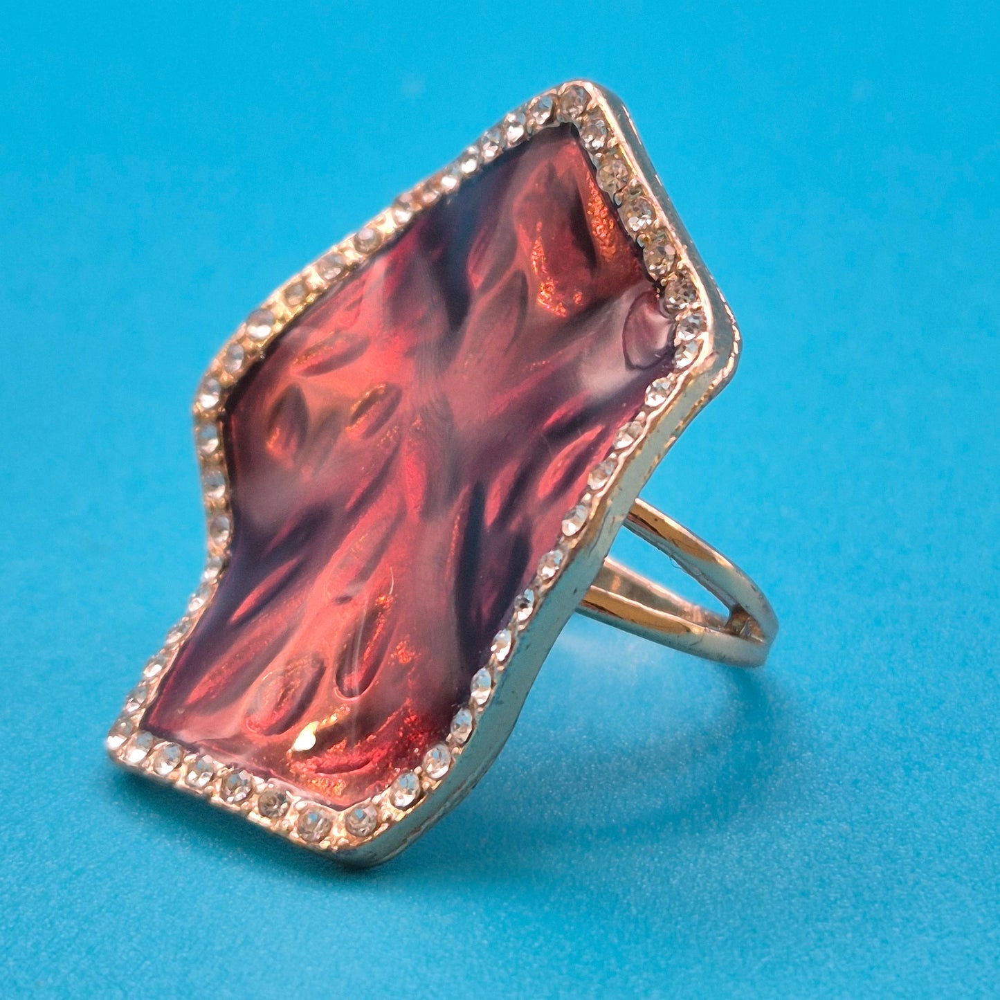 Vintage Statement-Ring mit irisierendem Stein und Strass-Besatz