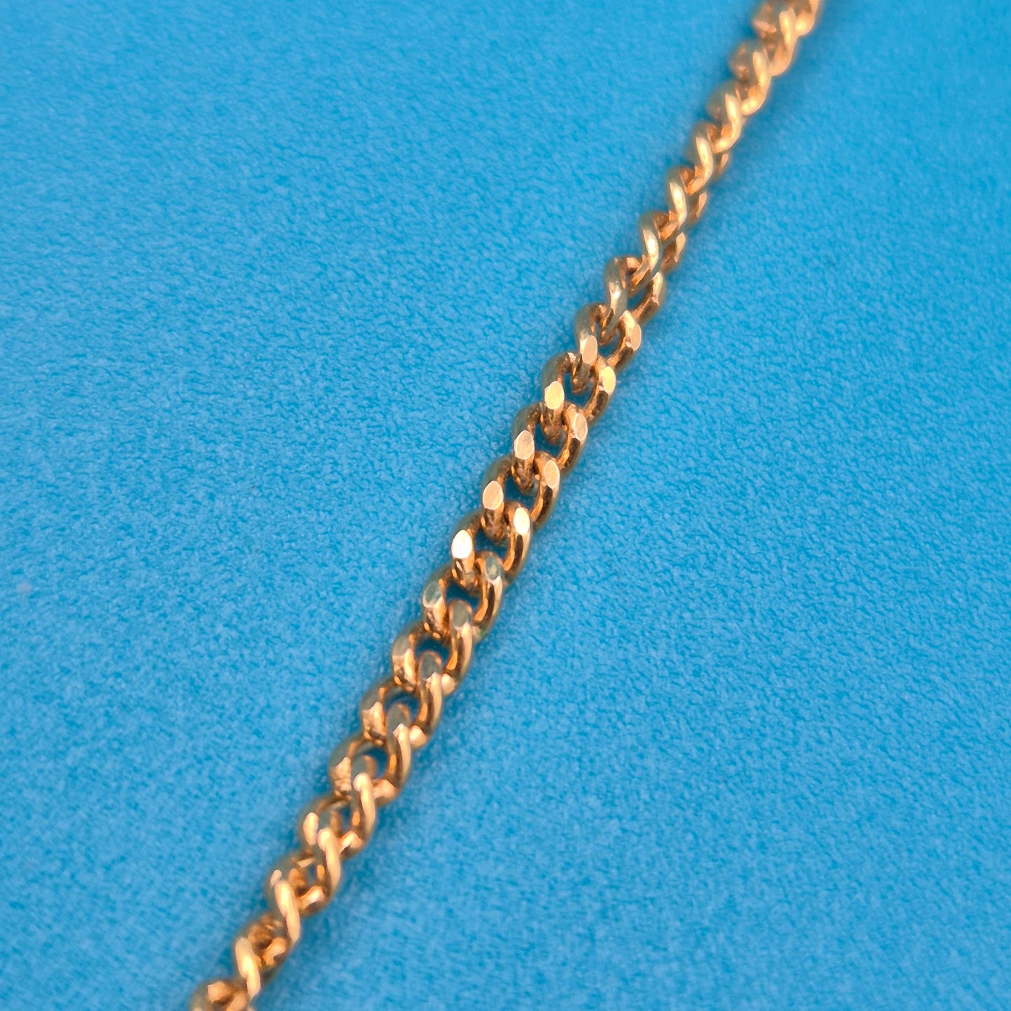 Vintage Statement-Halskette mit abstraktem goldfarbenem Anhänger