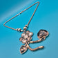 Elegante Vintage Kette mit Blumen- & Herzanhängern in Silberoptik