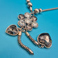 Elegante Vintage Kette mit Blumen- & Herzanhängern in Silberoptik